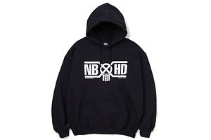 ネイバーフッド×バウンティーハンター、コラボロゴ入りフーディや“ダブルヘッド”の人形など