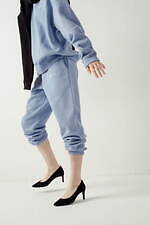 アダム エ ロぺとアニエスベーの別注シリーズ新作、同素材のスウェットトップス＆パンツのセットアップ｜写真3