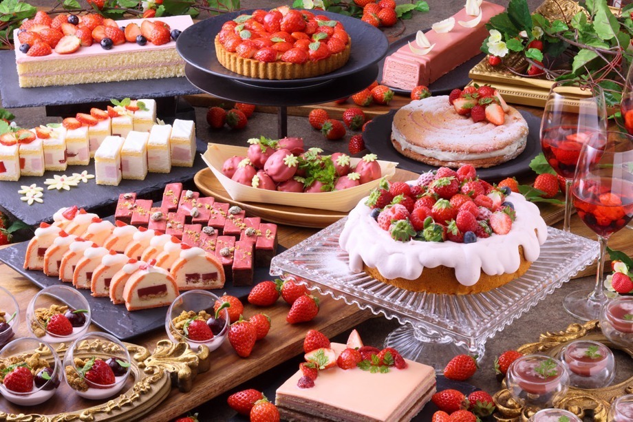 京都センチュリーホテルのいちごスイーツビュッフェ、旬のいちご食べ比べや“自分で作る”苺サンド