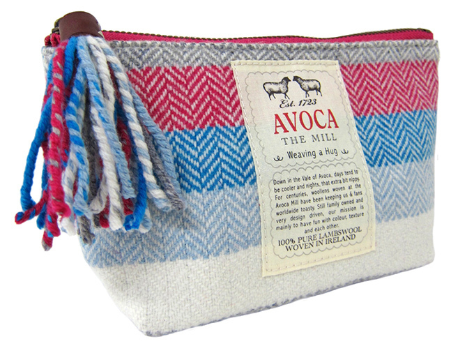 アイルランド発「AVOCA」からクリスマス限定カラーのバッグが登場、東京と関西で限定ショップも | 写真