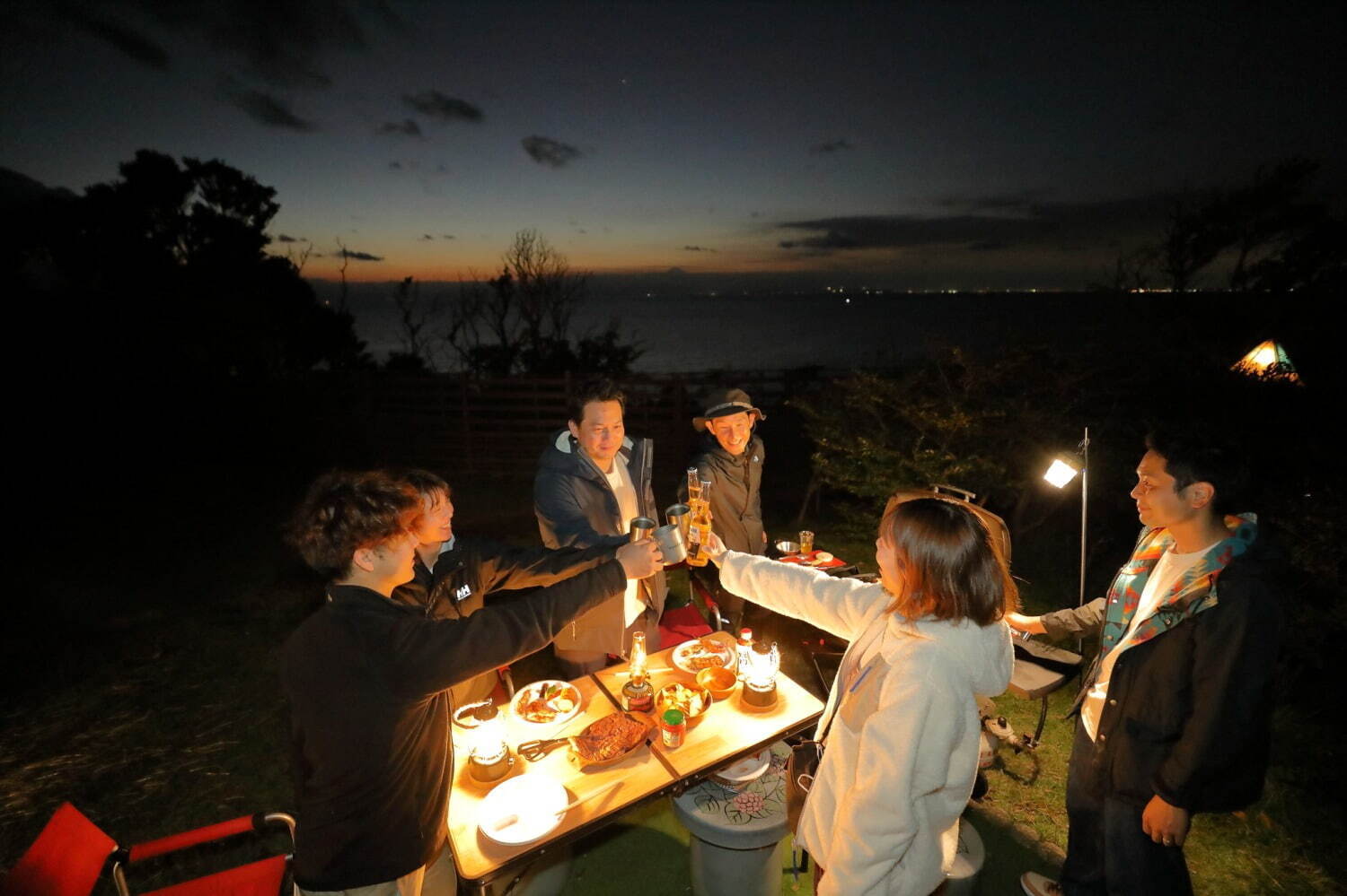 「京急油壺温泉キャンプパーク」京急油壺マリンパーク跡地に誕生、広大なキャンプサイトやBBQ場｜写真1