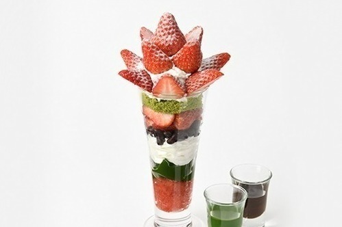 日本茶｜濃厚苺"紅ほっぺ"×自家製抹茶のパフェ＆スイーツプレート、静岡・日本茶きみくらで