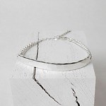 イー・エムの新作シルバージュエリー、シンプルな平打ちリングや淡水パール×チェーンのピアス｜写真1