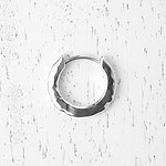 イー・エムの新作シルバージュエリー、シンプルな平打ちリングや淡水パール×チェーンのピアス｜写真7