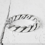 イー・エムの新作シルバージュエリー、シンプルな平打ちリングや淡水パール×チェーンのピアス｜写真13