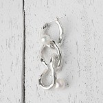 イー・エムの新作シルバージュエリー、シンプルな平打ちリングや淡水パール×チェーンのピアス｜写真10