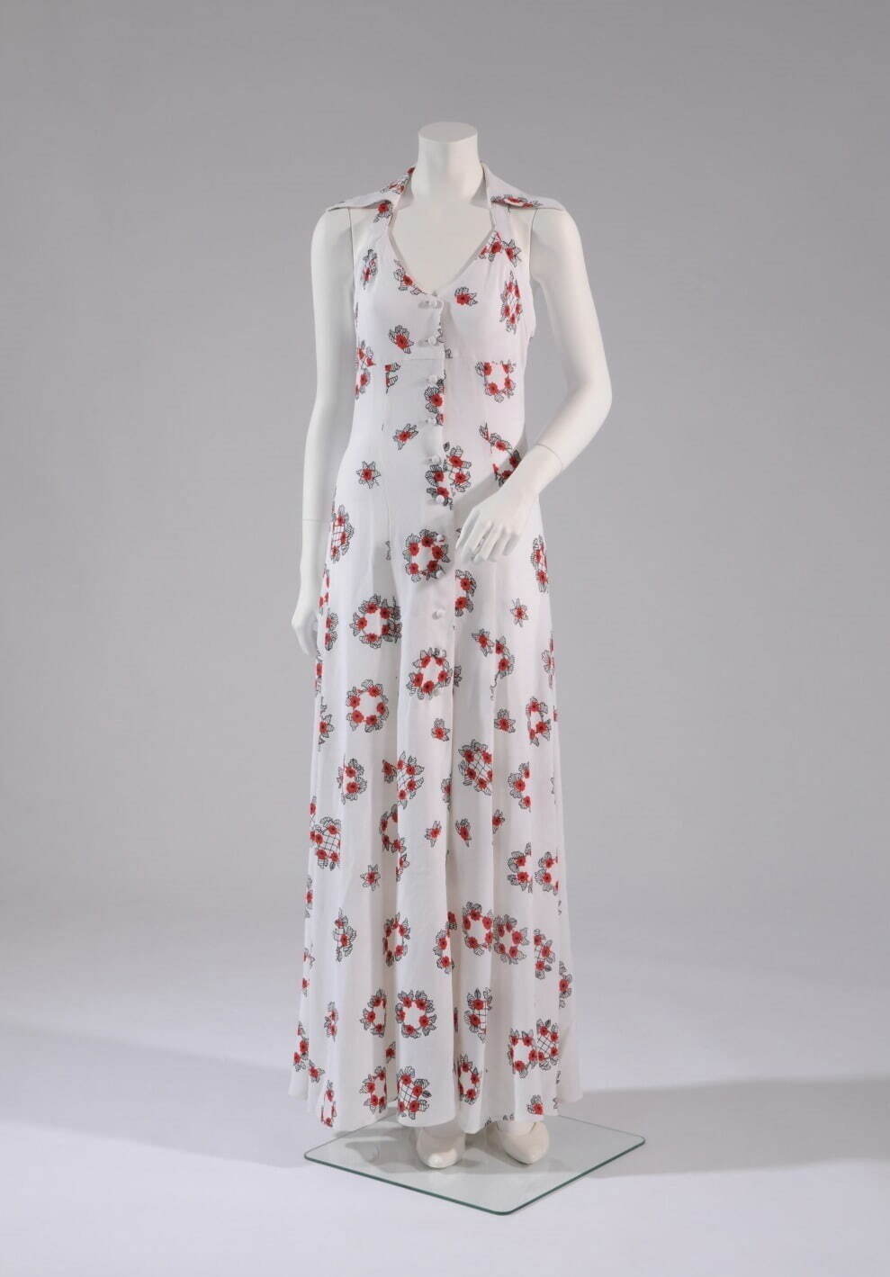「ヨーロピアン・モード」展が文化学園服飾博物館で、刺繍や織物など多彩な“花”模様のドレスを特集｜写真7