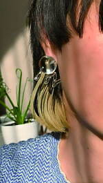 ヤガの新作ガラスアクセサリー、“カラフル”フープピアスや“ガラス＆シルバーチェーン”ネックレス｜写真14