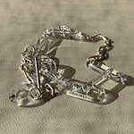 ヤガの新作ガラスアクセサリー、“カラフル”フープピアスや“ガラス＆シルバーチェーン”ネックレス｜写真6