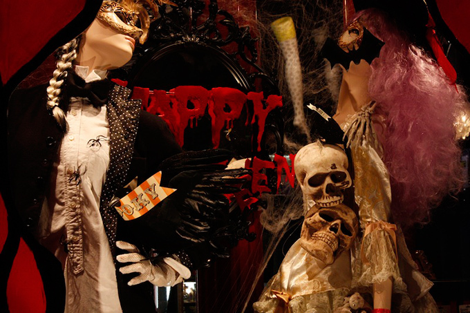 渋谷ネペンテスの「LYLA」でハロウィンフェア - 仮装したトルソーがお出迎え、限定ギフトも発売 | 写真