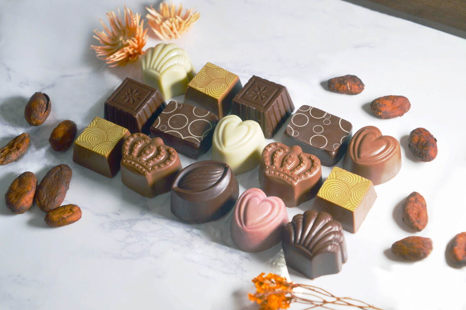 デプラポールショコラティエのバレンタイン、“肉球”キャンディショコラ＆ハート型チョコの詰め合わせ｜写真2
