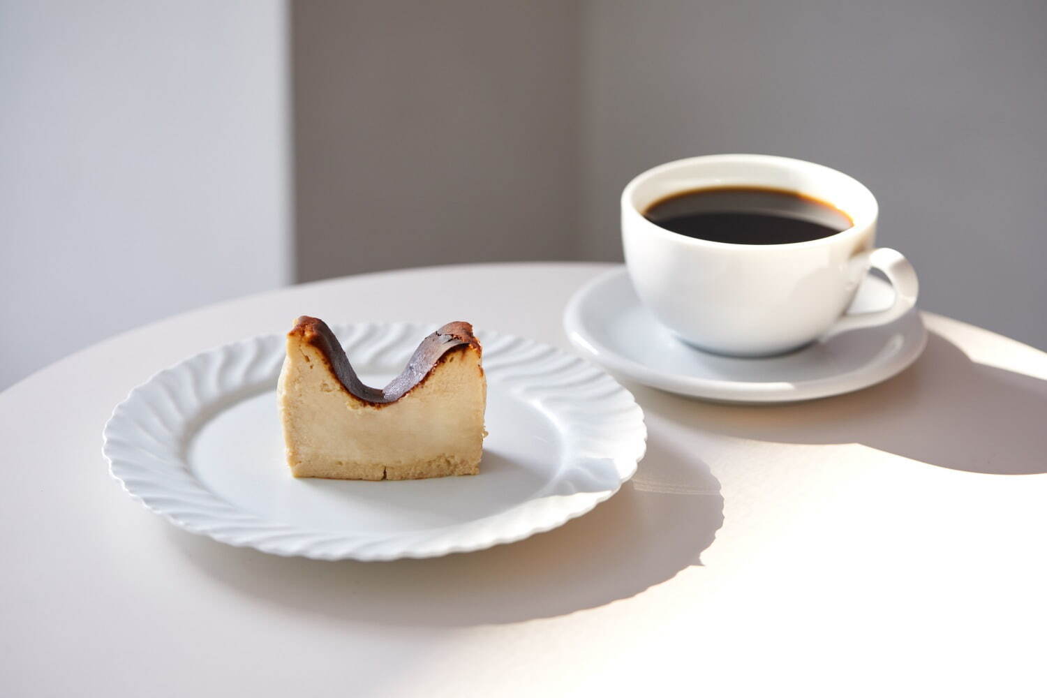 “コーヒーに合う”究極の口どけチーズケーキ「HOC」が東京・福岡に誕生、栗フレーバーも｜写真4