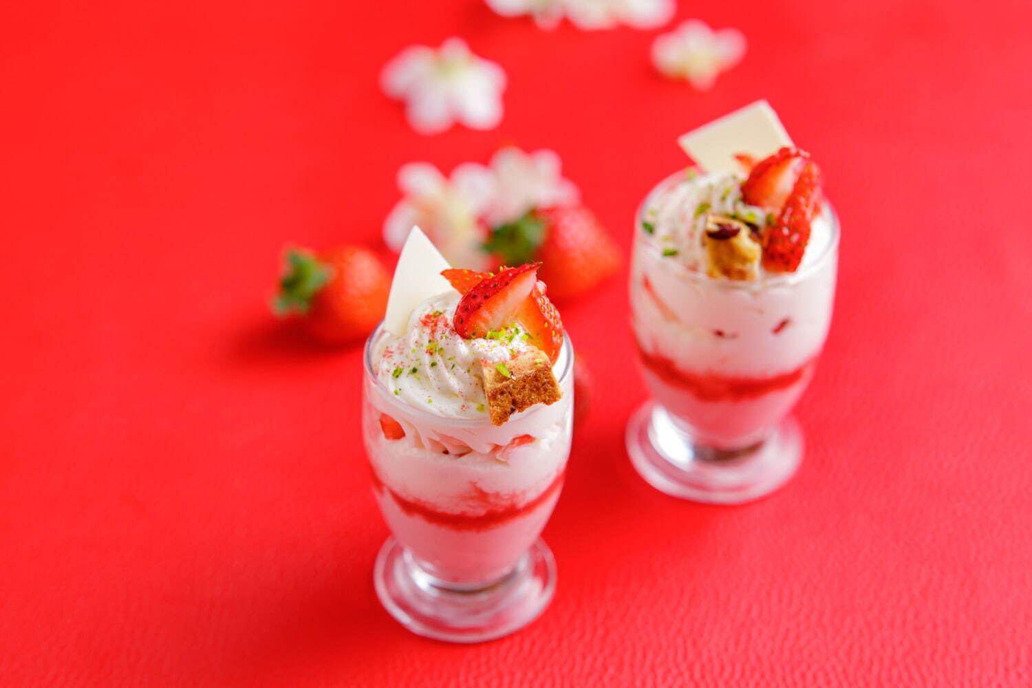 デザートビュッフェ｜“苺”主役のデザート＆ランチブッフェがANAクラウンプラザホテル大阪で、イチゴタルトやムースなど