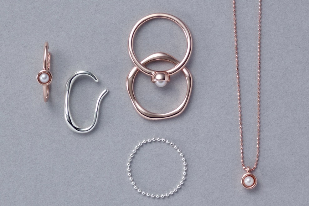 ジュエッテから“ピンク×白”の新作ジュエリー、華奢パールのリングやローズクォーツのネックレス