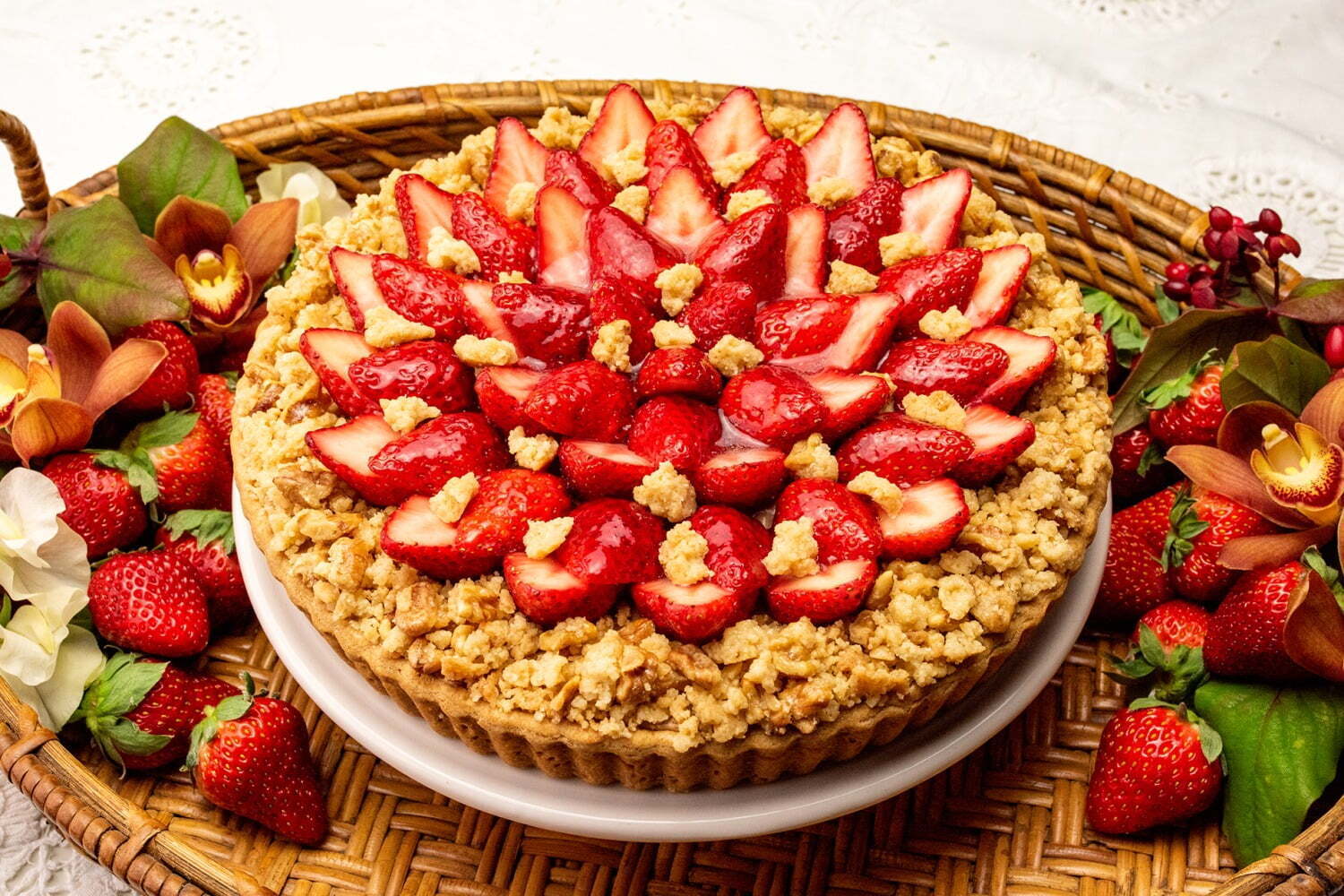 キル フェ ボンのバレンタインタルト、“紅ほっぺ”苺＆クルミクランブルに濃厚チョコクリーム