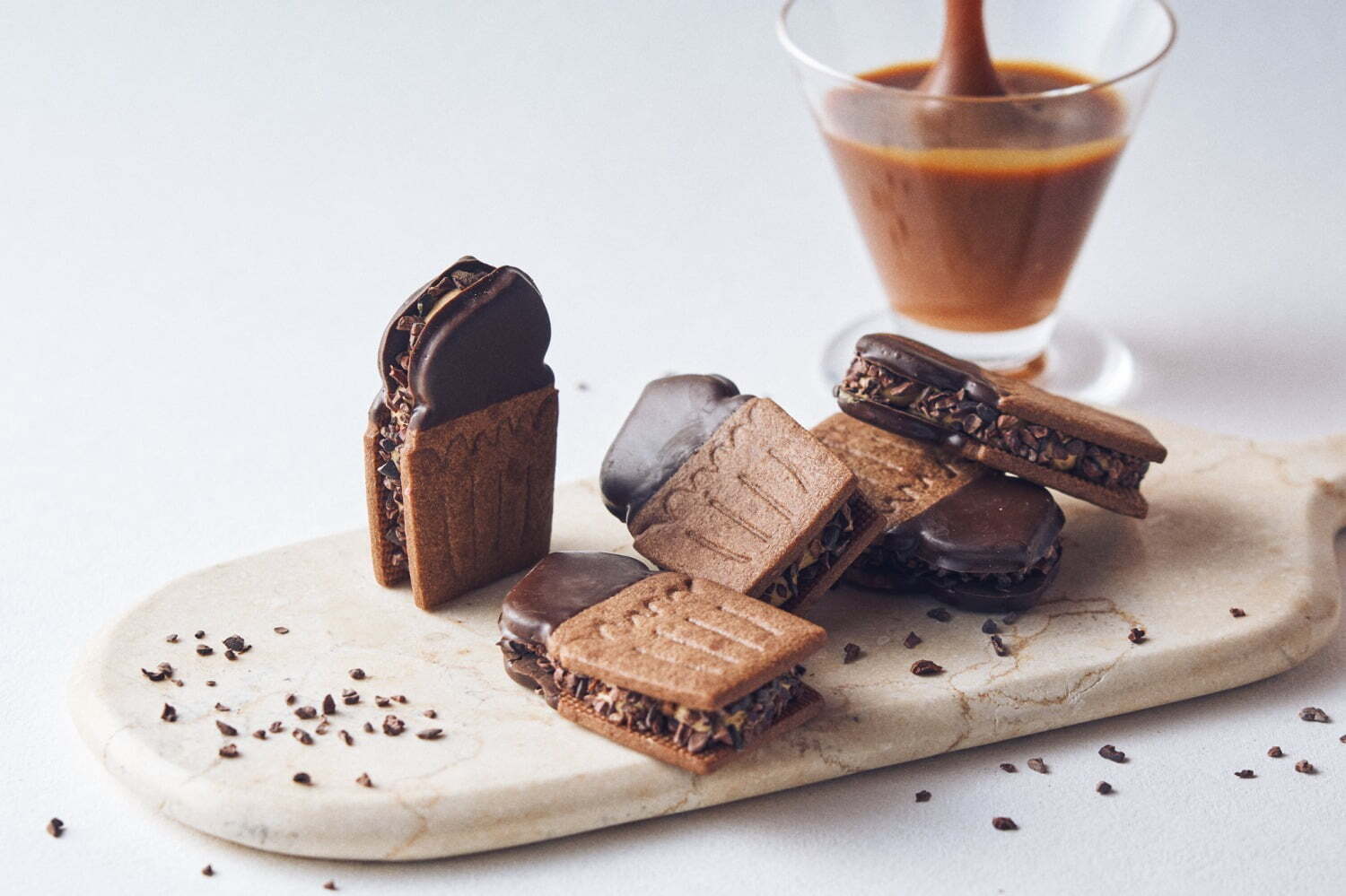 フェアリーケーキフェア冬限定スイーツ、自家製“塩キャラメルソース”入り生バターサンド