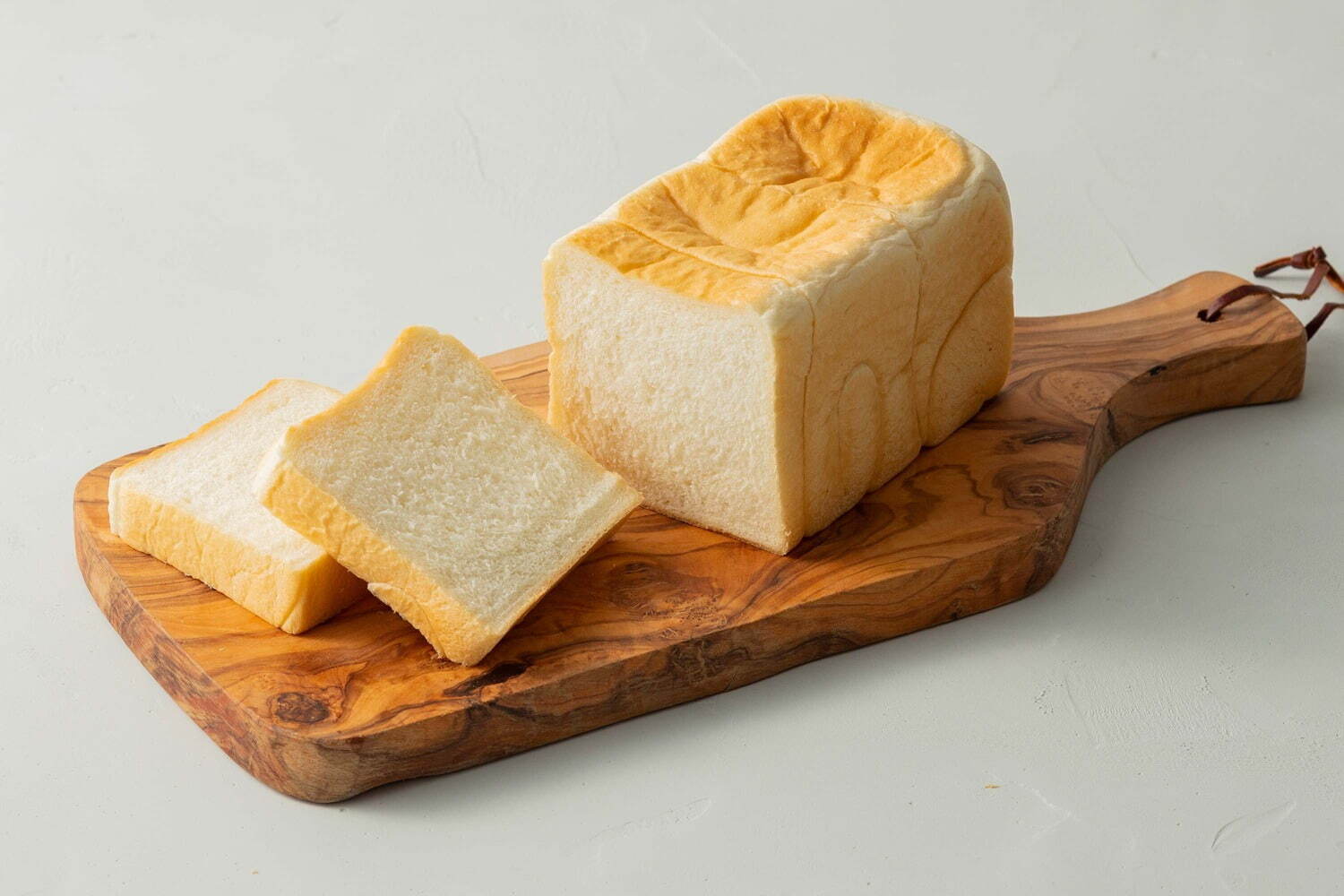 もーーっちりミルクの食パン 594円