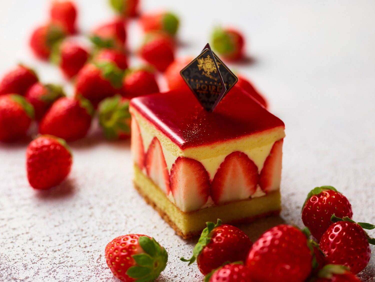 苺 主役の新作ケーキが大阪の洋菓子店 ポアール から ピスタチオ 苺タルトなど ファッションプレス