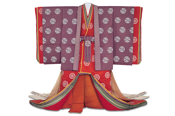 明治時代｜文化学園創立90周年特別展開催 - 貴重な明治から戦前までの宮廷服を展示