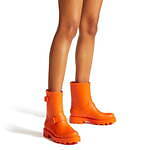 ジミー チュウ“バイカーブーツ着想”厚底ソールの新作レインブーツ、2種の丈＆カラフルな5色で｜写真9