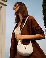 ブルガリの22年春夏新作バッグ - 半月型や宝石箱着想のハンド＆ショルダーなど、蛇モチーフを配して｜写真18