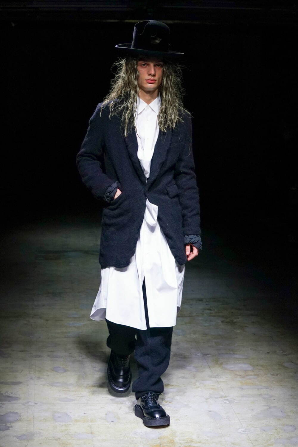 コム デ ギャルソン・オム プリュス(COMME des GARÇONS HOMME PLUS) 2022-23年秋冬メンズコレクション シルエット - 写真15