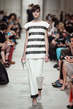 シャネル 2013-14年クルーズコレクション - 光とフェミニティ、スポーツスタイルが溶け合って｜写真9