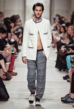 シャネル 2013-14年クルーズコレクション - 光とフェミニティ、スポーツスタイルが溶け合って｜写真17