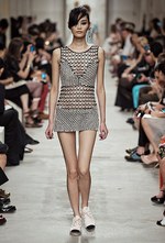 シャネル 2013-14年クルーズコレクション - 光とフェミニティ、スポーツスタイルが溶け合って｜写真52