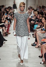 シャネル 2013-14年クルーズコレクション - 光とフェミニティ、スポーツスタイルが溶け合って｜写真54