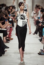 シャネル 2013-14年クルーズコレクション - 光とフェミニティ、スポーツスタイルが溶け合って｜写真71