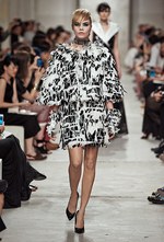 シャネル 2013-14年クルーズコレクション - 光とフェミニティ、スポーツスタイルが溶け合って｜写真75