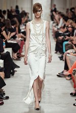 シャネル 2013-14年クルーズコレクション - 光とフェミニティ、スポーツスタイルが溶け合って｜写真80