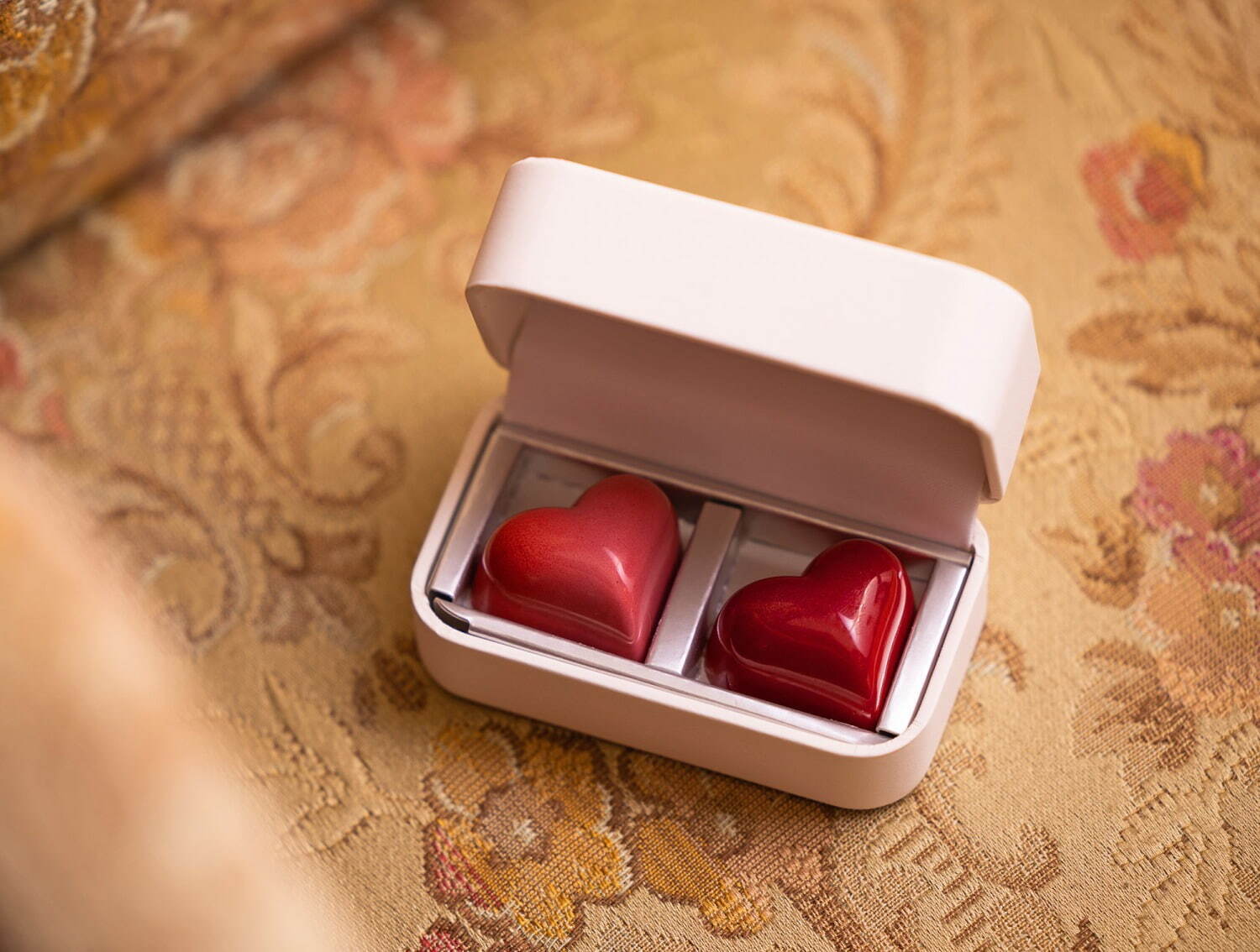 ザ・リッツ・カールトン大阪の22年バレンタイン、真っ赤な「ハート型ムースケーキ」や宝石ショコラ｜写真10