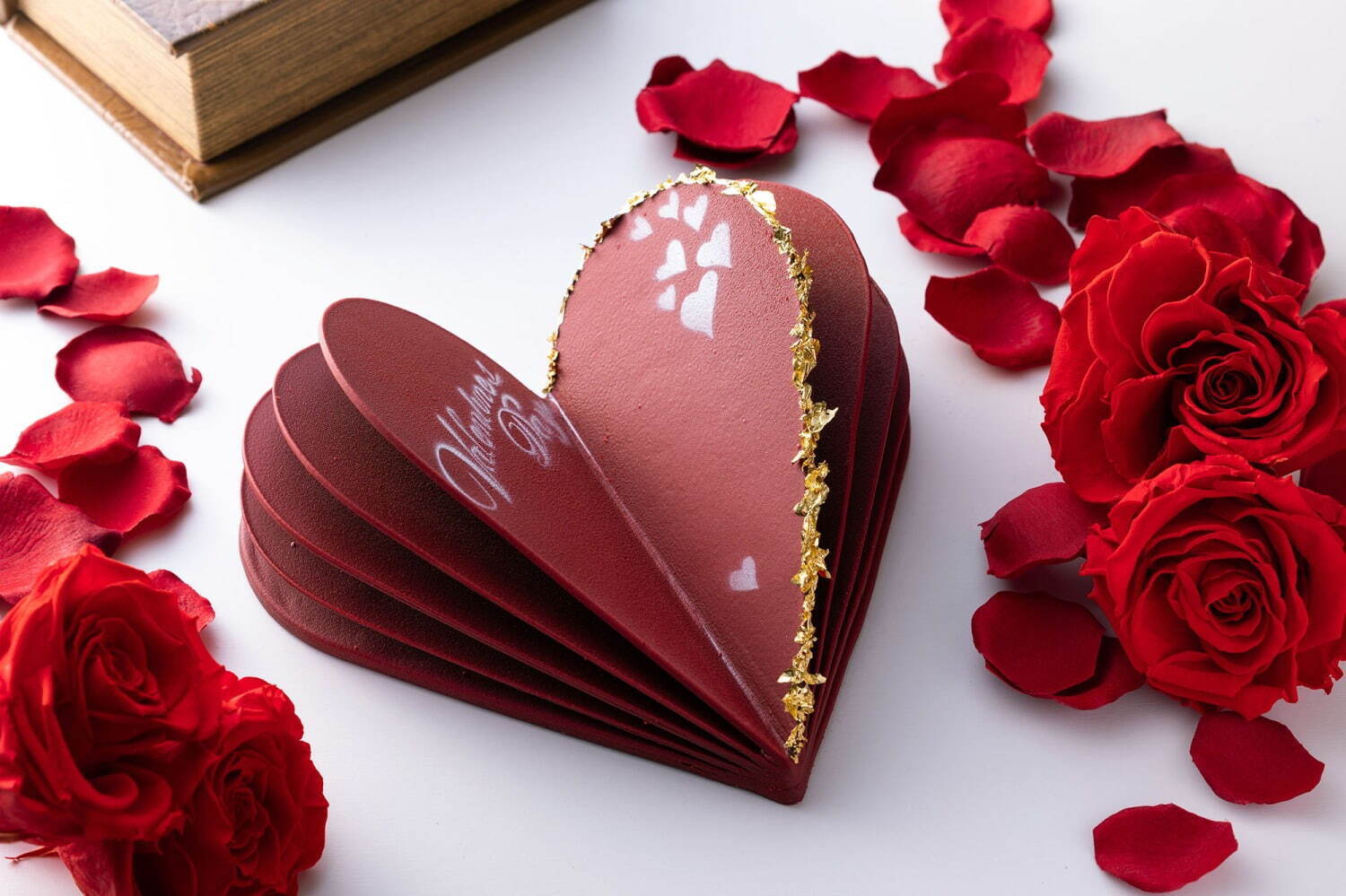 ザ・リッツ・カールトン大阪の22年バレンタイン、真っ赤な「ハート型ムースケーキ」や宝石ショコラ｜写真7
