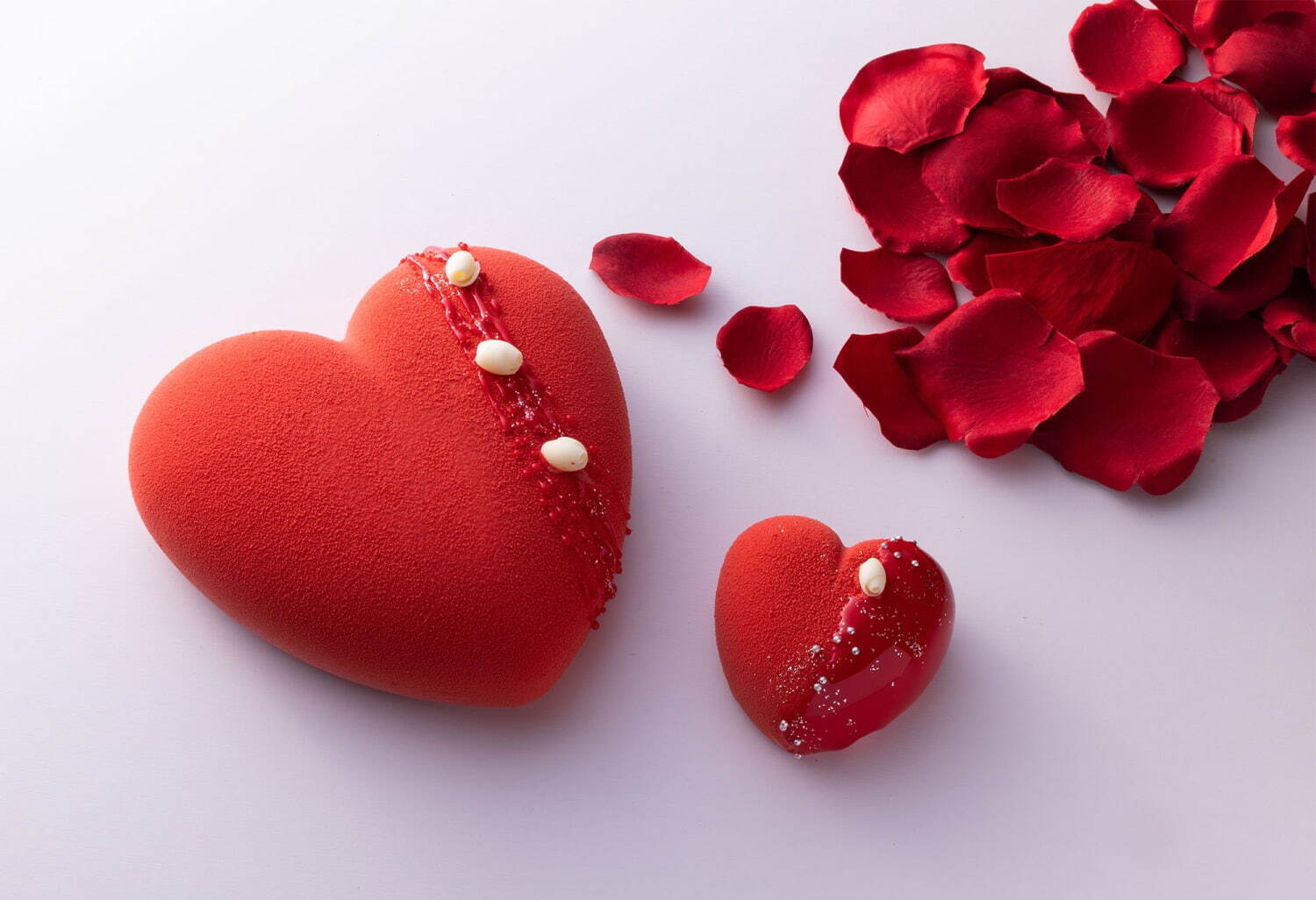 ザ・リッツ・カールトン大阪の22年バレンタイン、真っ赤な「ハート型ムースケーキ」や宝石ショコラ｜写真1