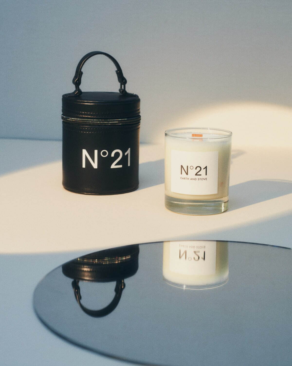N21の“クリスタル入り”お守りキャンドル、森林浴のような香り＆アースアンドストーブとコラボで｜写真1