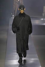 フェンディ 2022年秋冬コレクション - クラシックの伝統を打ち砕く、破壊的なテーラリング｜写真14