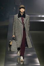 フェンディ 2022年秋冬コレクション - クラシックの伝統を打ち砕く、破壊的なテーラリング｜写真17