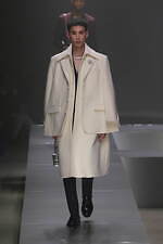 フェンディ 2022年秋冬コレクション - クラシックの伝統を打ち砕く、破壊的なテーラリング｜写真48