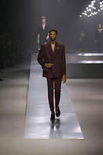 フェンディ 2022年秋冬コレクション - クラシックの伝統を打ち砕く、破壊的なテーラリング｜写真49