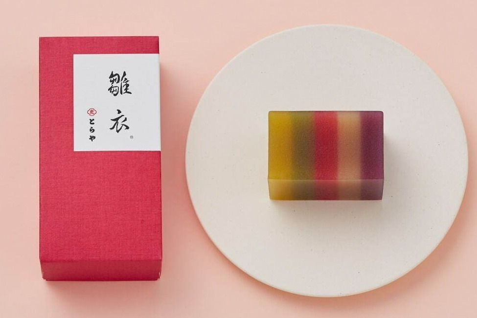 とらやの雛菓子、“お雛様の衣装”風カラフル5色羊羹&“木箱入り”花モチーフ羊羹など