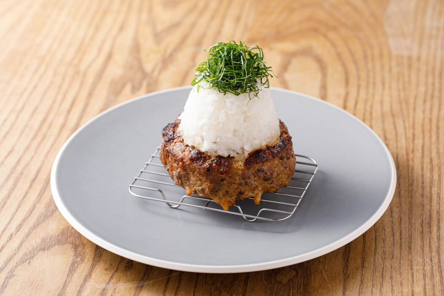 名古屋発ハンバーグの人気店「挽き肉のトリコ」渋谷に新店舗、味変しながら味わう“究極のハンバーグ定食”｜写真5