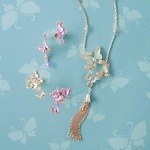 アナ スイ(ANNA SUI), スタージュエリー(STAR JEWELRY), スタージュエリー ガール(STAR JEWELRY GIRL), サマンサシルヴァ(SAMANTHA SILVA), サマンサティアラ(Samantha Tiara), ヴァンドームブティック(VENDOME BOUTIQUE), カナル 4℃(Canal 4℃), プラス ヴァンドーム(PLUS VENDOME), オデュース4℃(EAU DOUCE4℃) 花モチーフのアクセサリー特集｜写真1