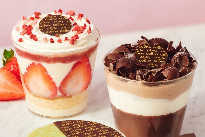 アトリエ ドゥ ゴディバのバレンタイン限定スイーツ、ジューシー苺×ホワイトチョコのパフェなど