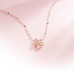 4℃煌めく"桜"モチーフの限定ジュエリー、ローズクォーツ＆ピンクゴールドのネックレスやピアス｜写真3