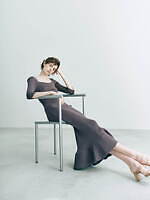 スナイデル2022年春のワンピース、ヘルシー肌見せパフスリーブドレスやフリルカラーワンピ｜写真13