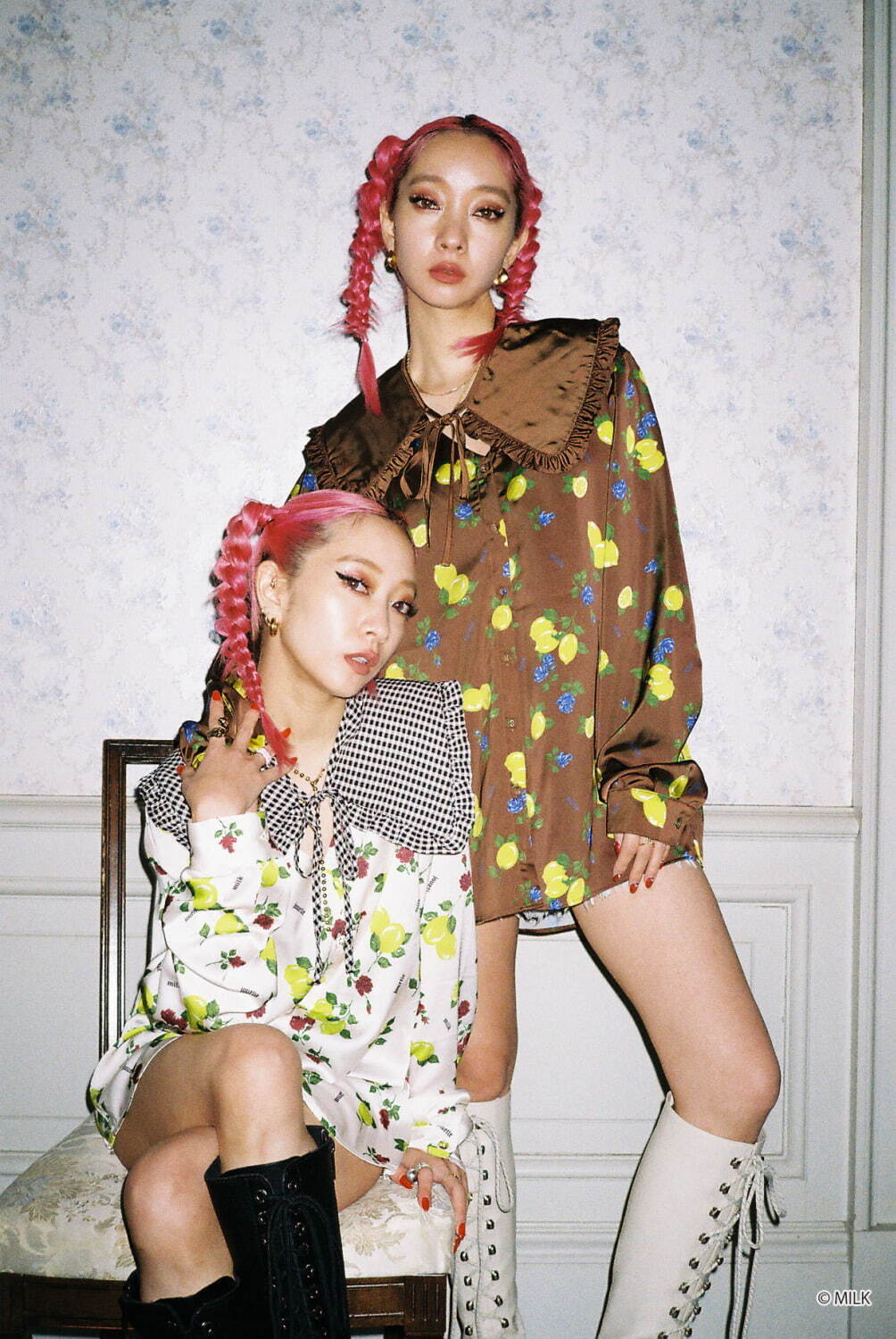 〈ジュエティ×ミルク〉“レモン&バラ”のフリルカラーブラウス