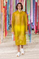 ロエベ 2022年秋冬コレクション - “変容された現実世界”を出発点に｜写真17