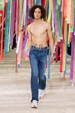 ロエベ 2022年秋冬コレクション - “変容された現実世界”を出発点に｜写真21